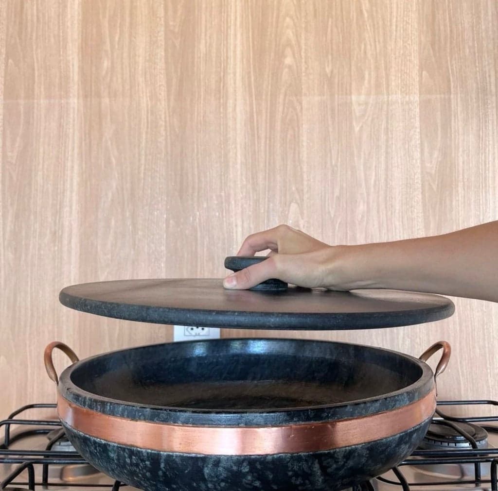 Panela de Paella com tampa - Uai Pedra-Sabão